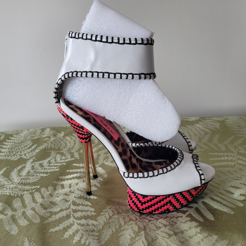 Betsey Johnson Tricksy Heels - Picture 3 of 9